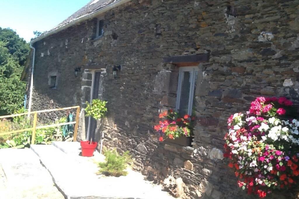 Les Ecuries Is A Modern Renovated Barn Villa Laniscat Kültér fotó